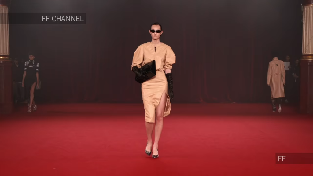 Screenshotter OffWhiteSpringSummer2018FullFashionShowExclusive 1’23”