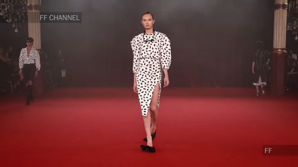Screenshotter OffWhiteSpringSummer2018FullFashionShowExclusive 3’26”